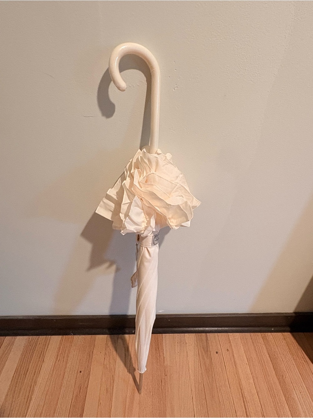 Ivory Ruffle Parasol Umbrella - Picture 2 of 5